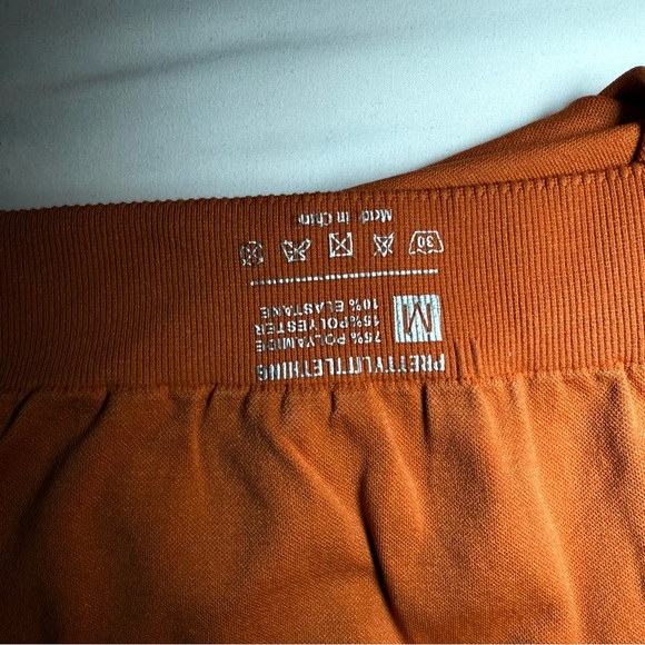 PrettyLittleThing Burnt Orange Activewear Top - Picture 5 of 11